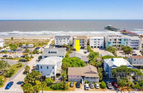 Sunset Point Villa | Salty Shack Unit C - Salty Shack - Dog Friendly Home - Across from the Beach - Central Location!
