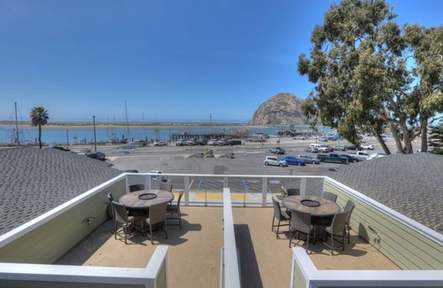 Morro Bay Condo | Salty Sisters Suites at Morro Rock - large suite with rock view