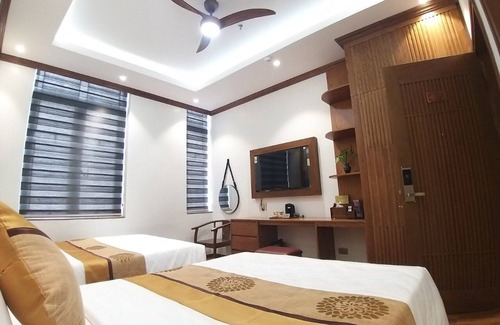 Bai Chay Bed & Breakfast | SAMATHA Hotel, Ha long is 16 minutes walk from the beach.
