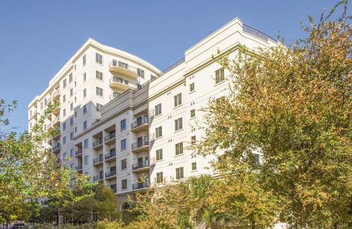Downtown San Antonio Resort | San Antonio, TX: 1BR w/Whirlpool Tub, Free WIFI, Resort Pool, 0.5 Mi. River Walk