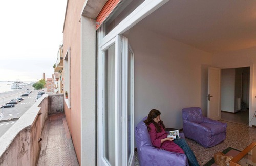 Dorsoduro Apartment | San Basegio ai Squeri in Dorsoduro view on Canal della Giudecca (027242LOC02244)