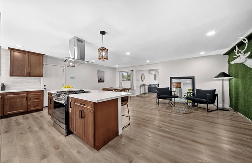 Lakeside House | San Diego Lake home 4 Bd/Bath with heated pool, hot tub and golf!