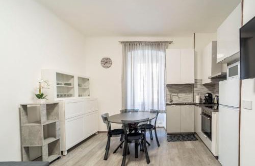 Barriera Vecchia-San Giacomo Apartment | San Giacomo District Modern Apartment