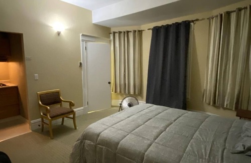 Horace Mann Apartment | San Jose's Simple Studio