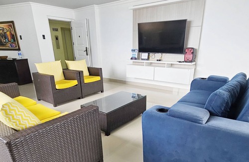 Bocagrande Apartment | Sanctuary of Elegance: Your New Home in the Heart of the City. T.C 20c2