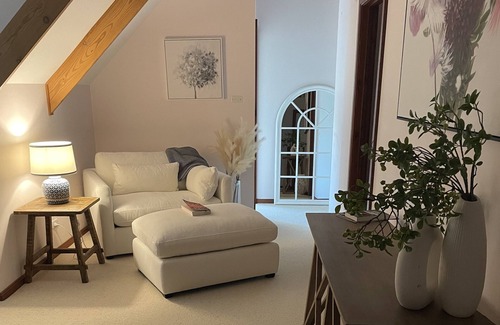 Eskdale House | Sanctuary in beautiful gardens with views of Mt Bogong!