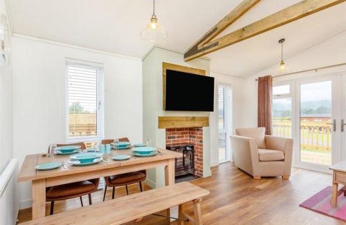 Fort Augustus Resort | Sanctuary Pathfinder Lodge