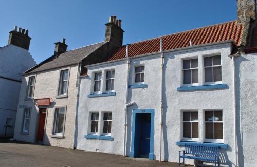 Crail House | Sand And Sea Cottage- lovely family home Crail