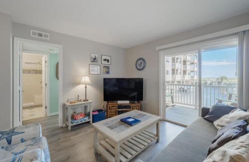 Wilmington Beach Apartment | Sand Pebbles #A3 - Pelican Perch