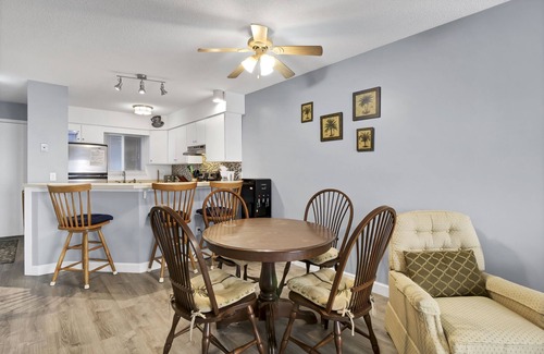 Wilmington Beach Condo | Sand Pebbles A9–Unwind and enjoy ocean views with easy beach access