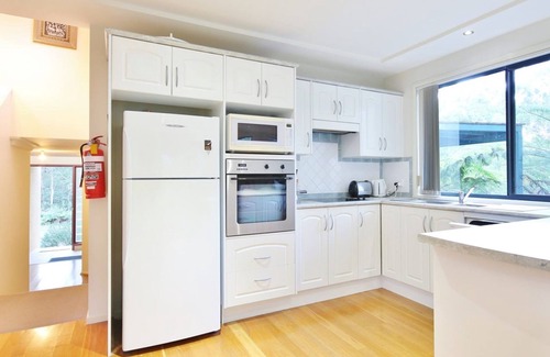 Hyams Beach House | Sand Water at Hyams Beach