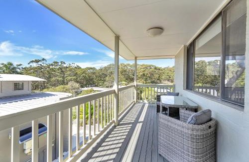 Hyams Beach House | Sandals at the Bay Upstairs sleeps 6 Hyams Beach