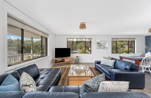 Hyams Beach House | Sandals at the Bay Upstairs sleeps 6 Hyams Beach