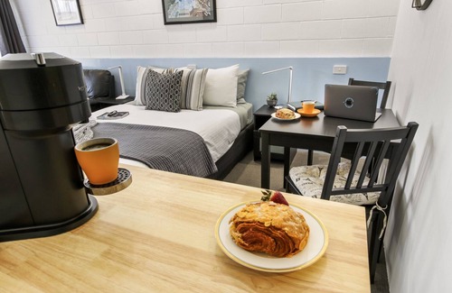 Lakes Entrance Hotel | Sandbar Motel