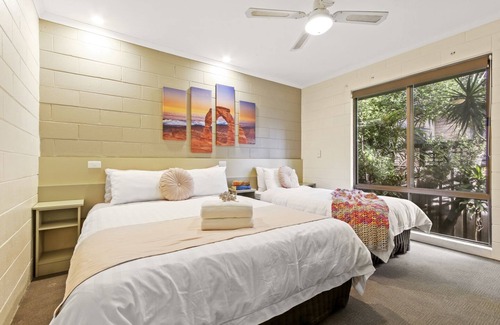 Lakes Entrance Hotel | Sandbar Motel