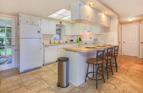 South Venice House | Sandcastle Cottage - Screened Patio - Fenced Yard - Pets OK