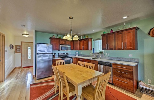 Waldport Cottage | Sanderling Sea Cottages, Unit 9 with Ocean Views!