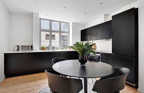 Nyhavn - Amalienborg Apartment | Sanders Square - Spacious 6-Bdr Apt Near Nyhavn