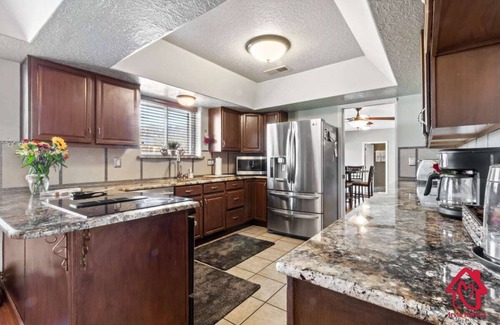 Nor Este House | Sandia Sunsets with Hot Tub - An Irvie Home