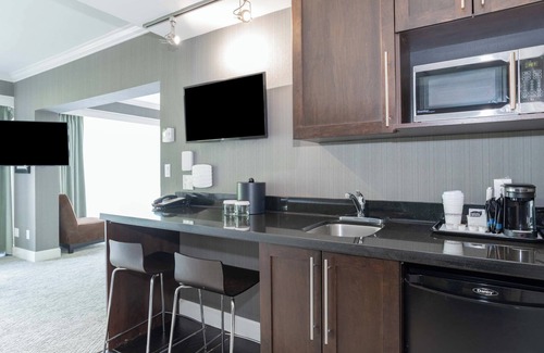 Richmond Hotel | Sandman Signature Vancouver Airport Hotel & Resort