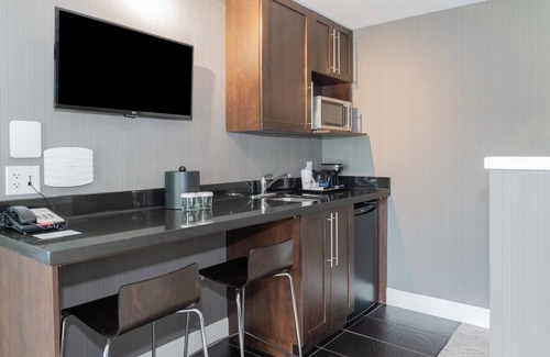 Richmond Hotel | Sandman Signature Vancouver Airport Hotel & Resort
