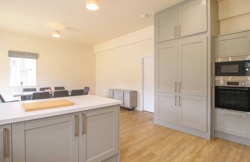 Felton Cottage | SANDOWN PARK COTTAGE, pet friendly, with a garden in West Felton