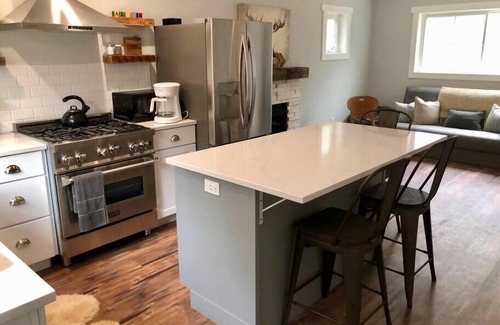 Sandpoint Apartment | *Sandpoint Cottage* Cozy, Charming, & Conveniently located