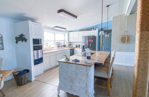 Graford House | Sandy Beach Cabana on Possum Kingdom Lake