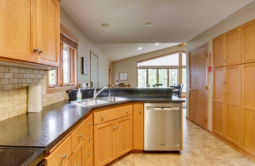 Alexandria Cabin | Sandy Beach Family Getaway w/Fire Pit & Deck!