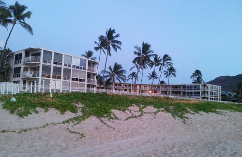 Maili Condo | SANDY BEACH, OCEAN FRONT 1BR OASIS. West side Oanhu