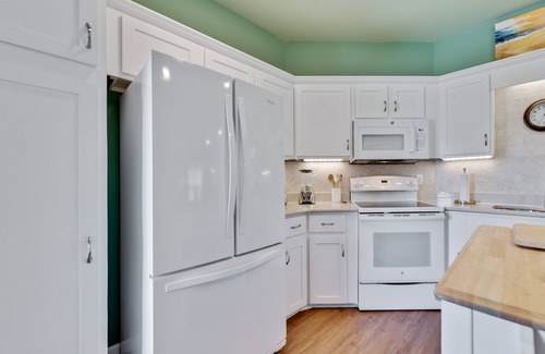 Fort Morgan House | Sandy Bottoms! Beach Front! 180+ Rave Reviews!