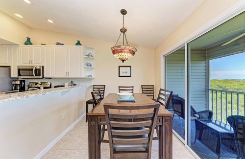 Holmes Beach Condo | Sandy Pointe 202 - 2BR Island Condo - by Island Real Estate