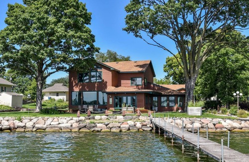 Mound House | Sandy Shore Beach House: Lake Minnetonka