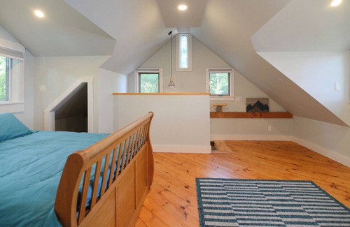 Deerfield House | Sandy Shore on Pleasant Lake