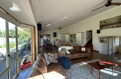 Sandy Beach House | Sandy Stays - n2 minute walk to the beach.