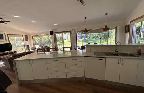 Sandy Beach House | Sandy Stays - n2 minute walk to the beach.
