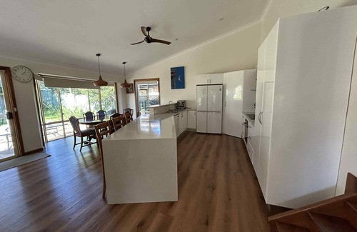 Sandy Beach House | Sandy Stays - n2 minute walk to the beach.