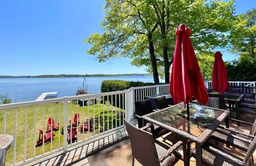 Penetanguishene Cottage | SandyBeach|Kayak|FirePit|Dock|10ppl in Midland