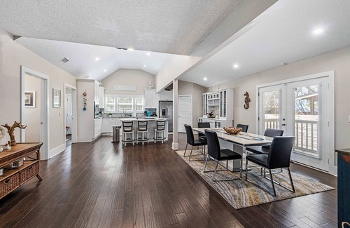 Lincolnville House | Sanford Splash l Pool l Dogs OK l Walk to DNTN