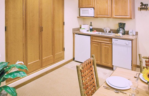 Taos Apartment | Sangre de Cristo Mountains, Art Galleries, Tex-Mex Cuisine Galore!