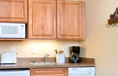 Taos Apartment | Sangre de Cristo Mountains, Art Galleries, Tex-Mex Cuisine Galore!