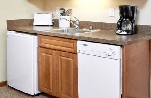 Taos Apartment | Sangre de Cristo Mountains, Art Galleries, Tex-Mex Cuisine Galore!