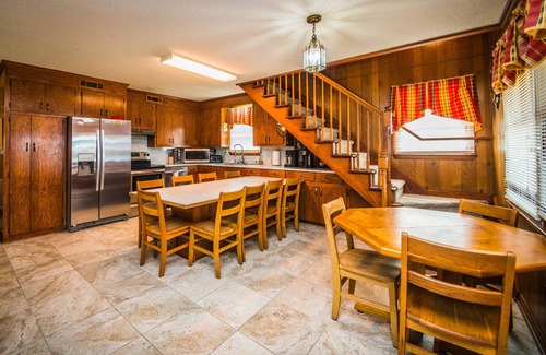 Summerton House | SANITIZED! Lake Marion Lakefront Sandy Beach, Ramp, Sleeps 19, Wi-Fi Cable