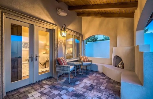 Santa Fe House | Santa Fe luxurious Home with Home Gym