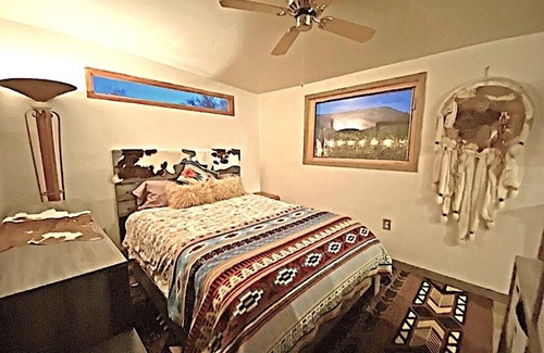 Desert Hills House | Santa Fe Suite