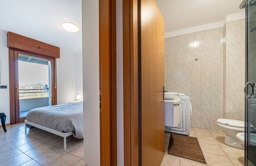 Colugna Apartment | Santa Monica Apartment with beautiful terrace!x3