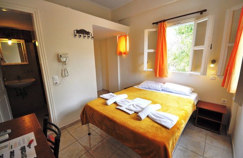Fira Hotel | Santorini Camping Rooms