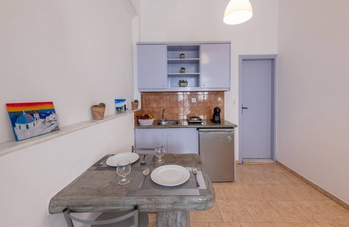 Perissa House | Santorini NY
