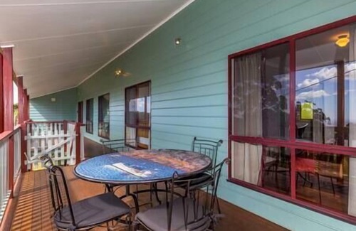 Eagle Heights House | Sapphire Sunrise