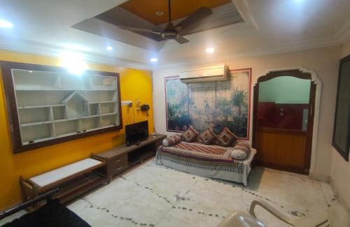 Vellore Bed & Breakfast | Sar Raj S R RESIDENCY